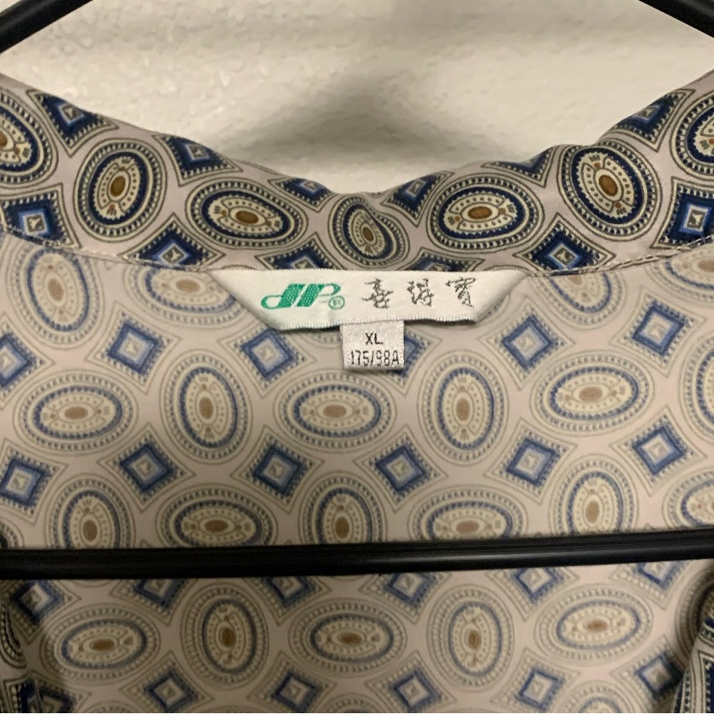 Patterned Button down Long Sleeve - Picture 4 of 4